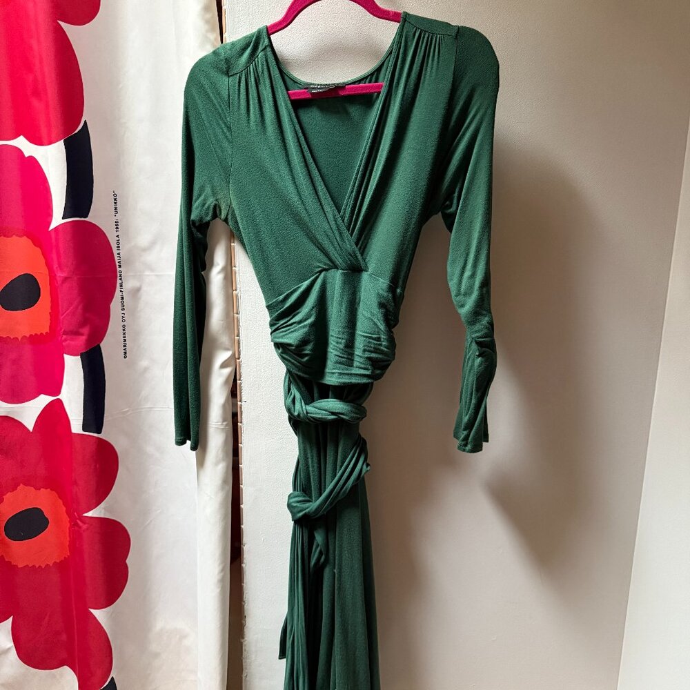 Vintage BCBG Max Azria Long Sleeve Green Stretch Dress with Tie